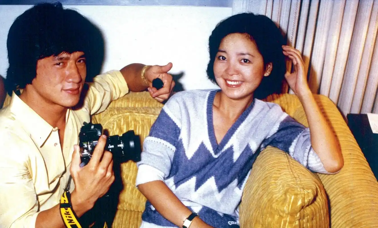 成龙自述与邓丽君的往事:我们俩在国内没见过面,居然会在美国连续碰到