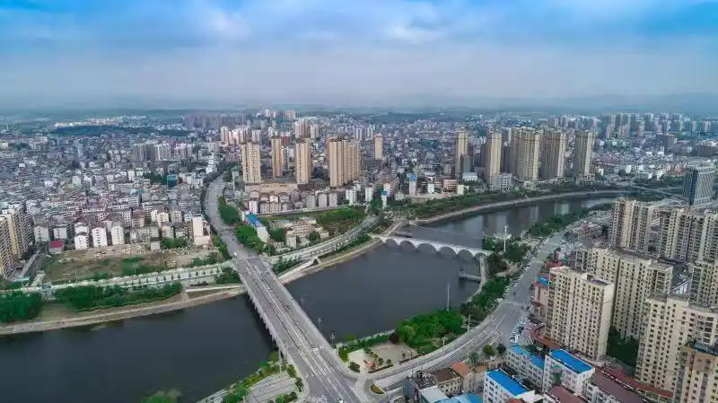 聚焦突围,提升产业竞争力报告指出,红安县未来五年推动主导产业全面起