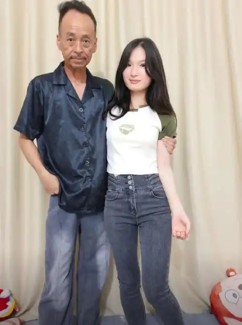 不相信这是爱情!广西一23岁女子嫁给59岁大叔:我没图他的钱