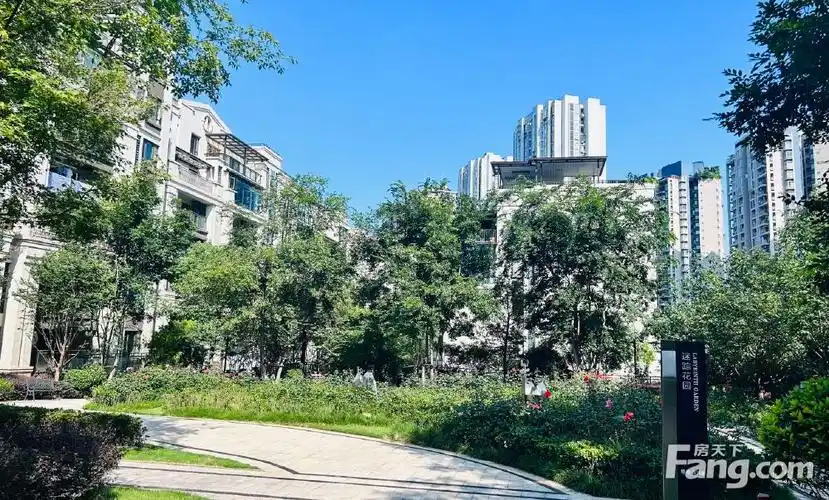 四房 227万 头排看江无遮挡,重庆江北鸿恩寺绿地海外滩二手房 四室