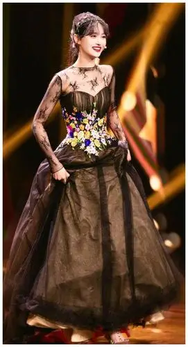 当郑爽穿上晚礼裙,她就是舞台上的亮点