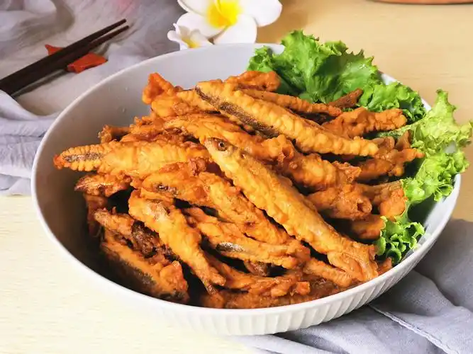 原创油炸小鱼想要酥脆掉渣,从头嚼到尾不剔刺,只需多加这一步,试试