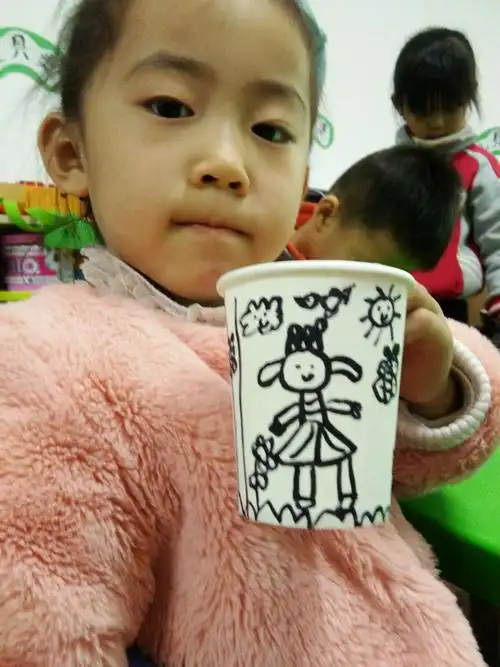 圆的畅想曲――大二班纸杯线描画游戏