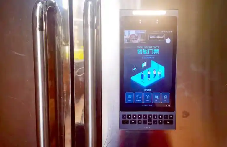 老旧小区安装智能门禁系统刷脸进门安全又方便