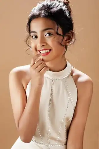 中印混血儿姜心琳火热演绎印度舞亮相湖南卫视《宝贝有戏》