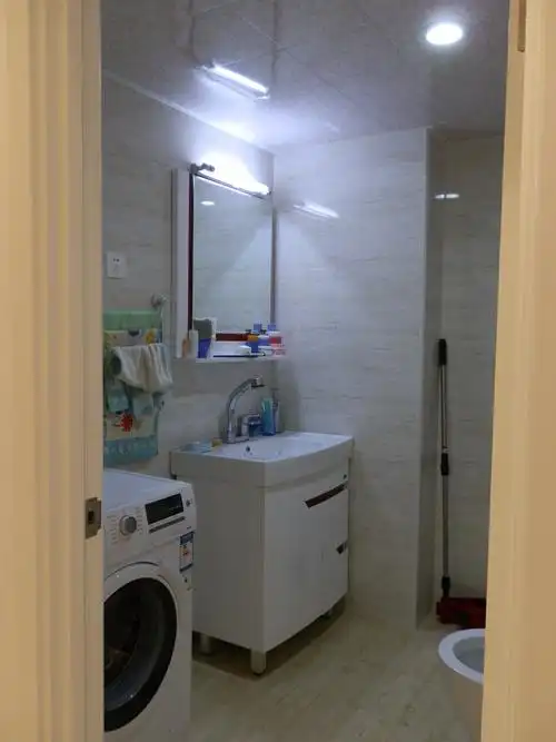 二居简约实景照片旧房改造85平卫生间装修效果图片_装修美图-新浪家居