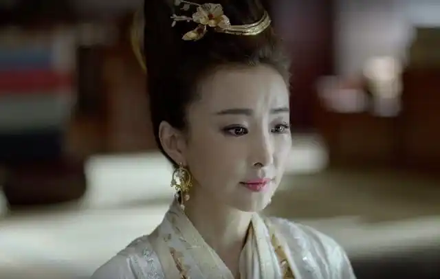 还记得《倚天屠龙记》里的丁敏君吗,如今40岁长这样