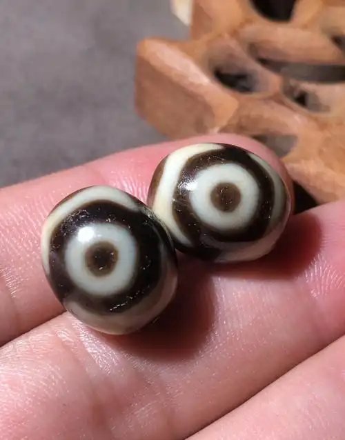 三眼达洛天珠一对