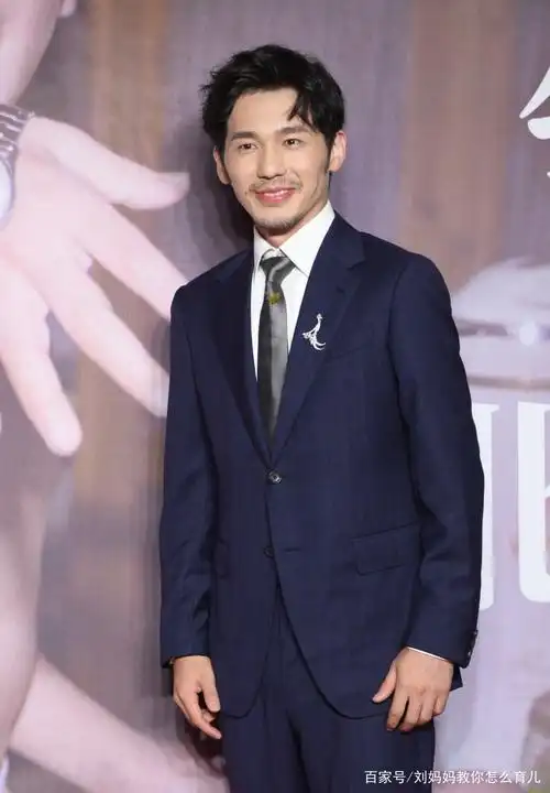 曾经毫无存在感的白宇如今已是小鲜肉,刮掉胡子颜值提升一倍!