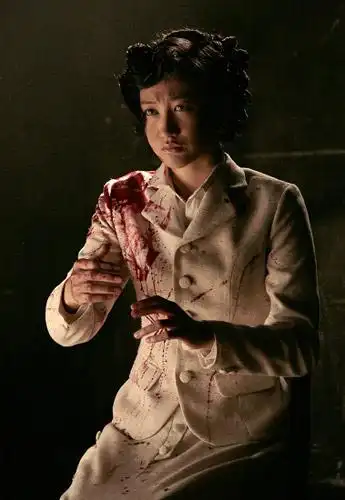 剧照由北京金天地影视文化有限公司出品的电视剧《战火四千金》目前