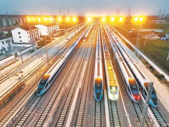 今起实行全国铁路新的列车运行图来啦