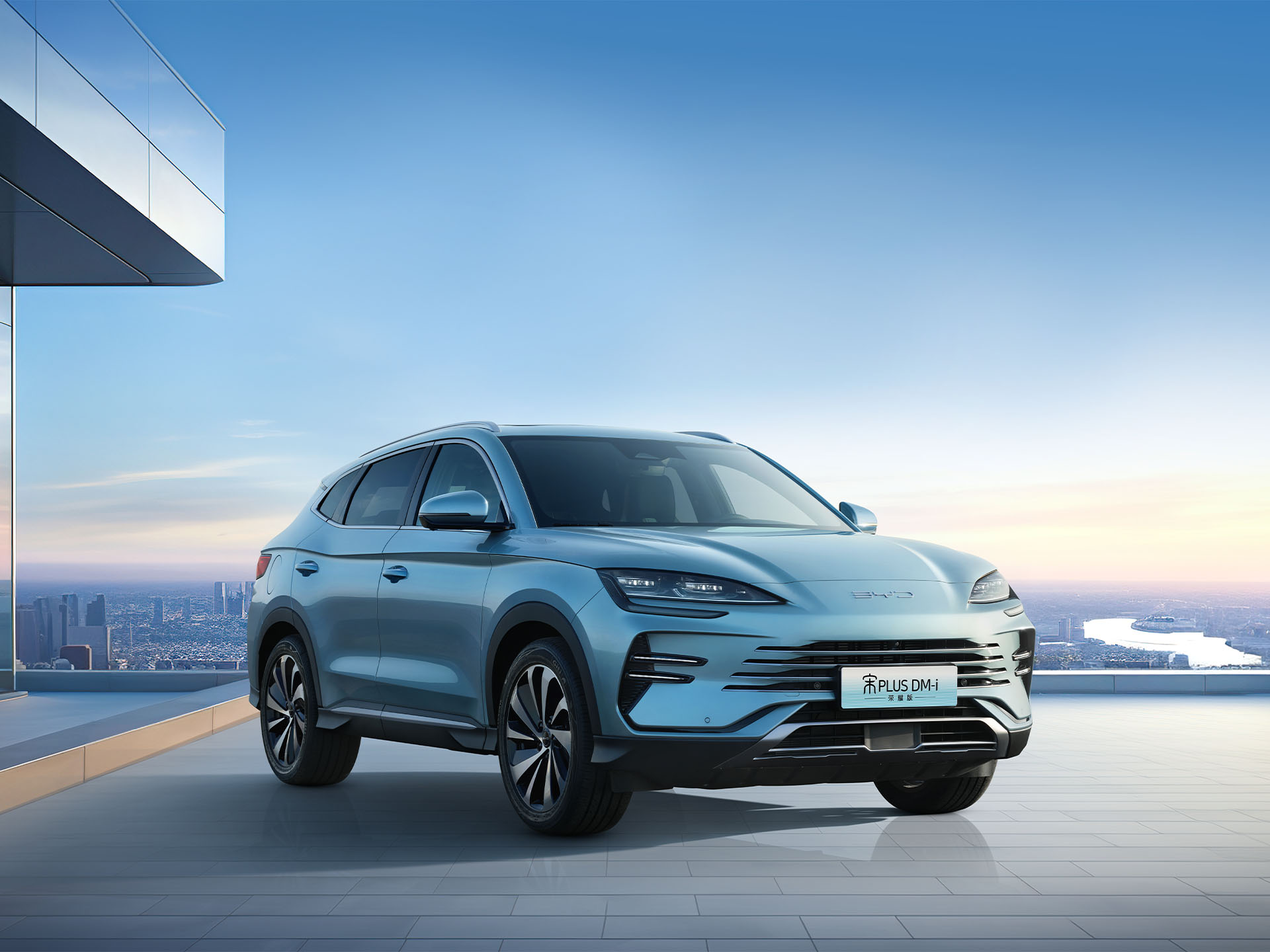 宋PLUS DM-i荣耀版