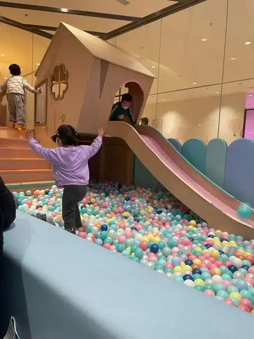 狮子山片区,一共有三个游乐设施,如图所示.