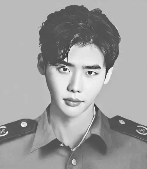 李钟硕丸子头造型曝光,网友:韩剧滤镜太大,他本来也不帅