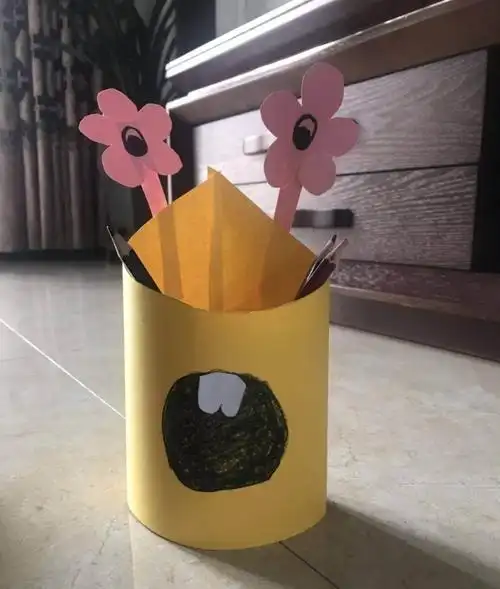 艺术战"疫"创意设计—巧手制作花样笔筒邀请展