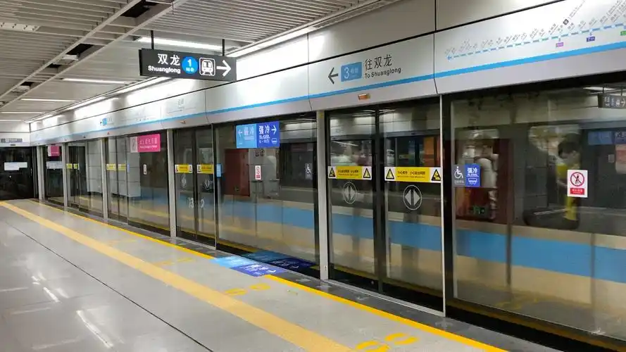 【深圳地铁】3号线龙岗线长客车红岭出站【长途客车】尊荣400客车t