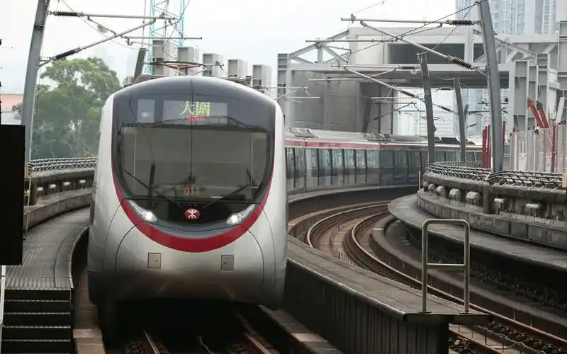 heng on station)是 a target="_blank" href="/item/港铁/7869166"