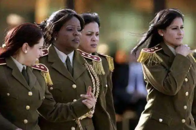 卡扎菲雇佣清一色女保镖必须满足3个条件真实目的隐藏这么深