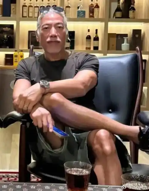 张耀扬近照,一身的肌肉好明显!