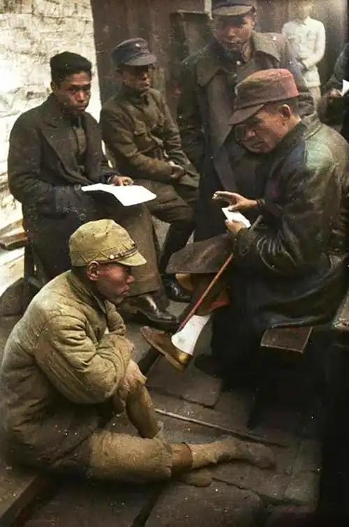 1943年常德会战被俘日军上色老照片,日寇已无往日的嚣张气焰