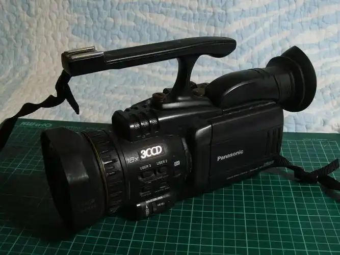 松下3ccd专业摄像机