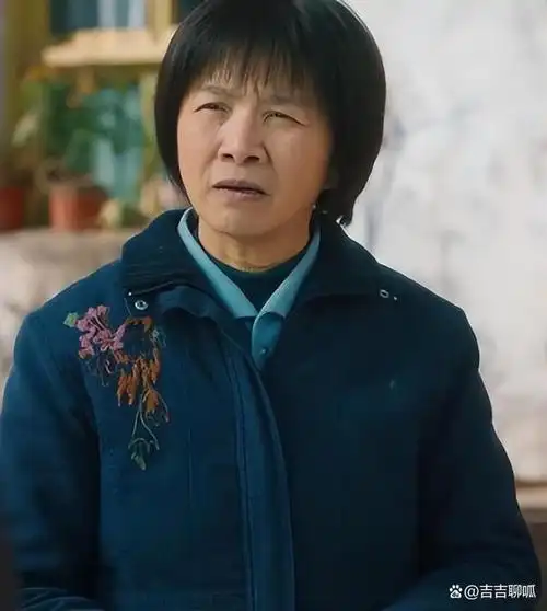 标志性的农村妇女形象,相信大家都会不由自主地联想到这位实力派演员