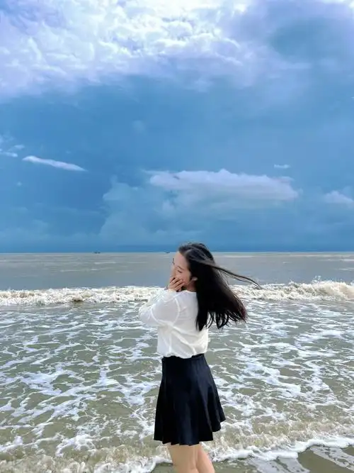 海边拍照扭扭捏捏的姿势