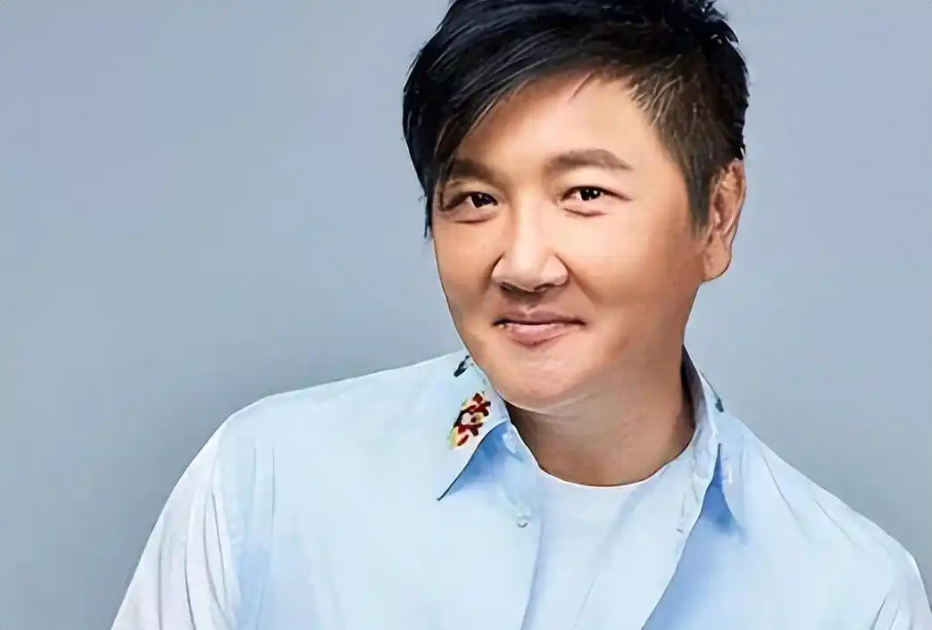 无儿无女,买千万豪宅独居,演技精湛却情路坎坷 姚刚,53岁的著名演员