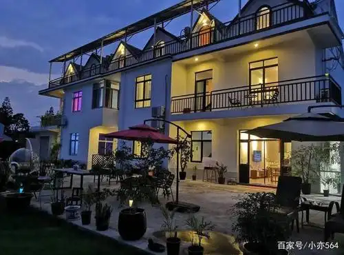 别墅轰趴顾名思义就是以别墅为主展开的派对,室内集餐饮,住宿与娱乐