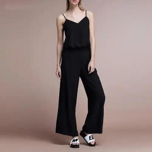 夏天的连体裤,怎么穿才能走路带风