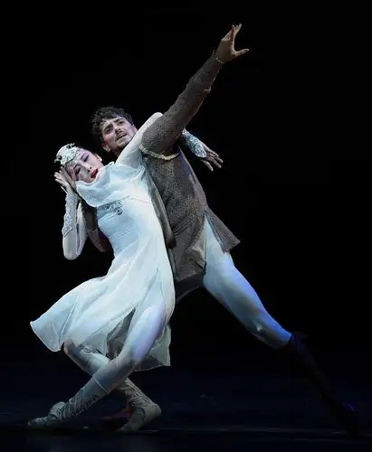 初学跳交谊舞慢三步舞视频-学路网-学习路上 有我相伴