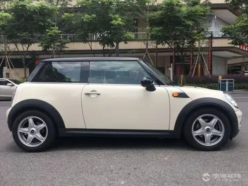 宝马mini两门四座精品车奶白色1036万元车况精品可当天提车全国提档