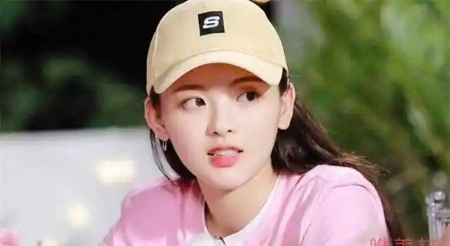 之后她还以第三名加入火箭少女101更是,再接着,杨超越的资源也是好到