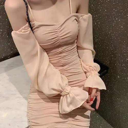 一字肩褶皱抹胸长袖裙子女秋冬季气质收腰显瘦包臀内搭吊带连衣裙