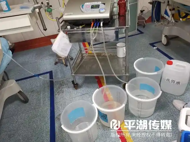 同一天,平湖两位16岁少女被送进抢救室催吐洗胃