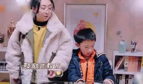 孩子情绪失控?看完傅首尔和老刘的辅导风格后,我像柠檬一样酸