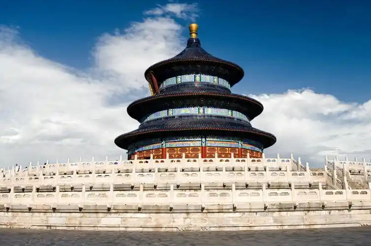 建筑,如今成了旅游景点,还有些入选世界文化遗产,更为重要的是,北京