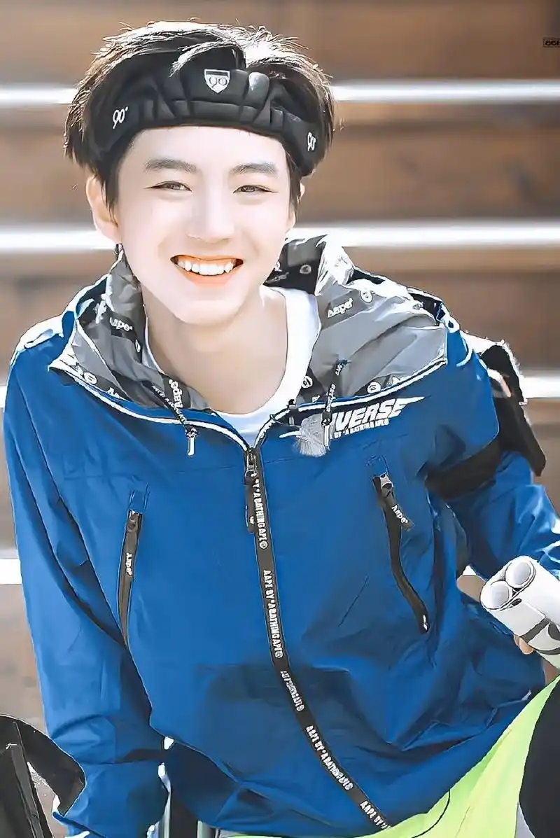 王俊凯.#王俊凯 我的男孩笑起来可太迷人了#治愈系笑容 - 抖音