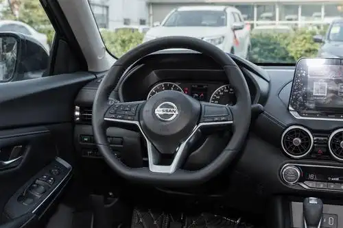 空间大油耗低的自动挡家轿实惠日系合资车带你看日产轩逸