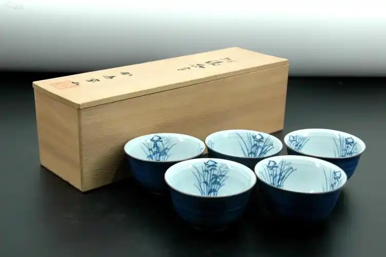 日本购回 香兰社 拉坯工艺手绘 底款手写"香" 兰草白瓷碗五个一套