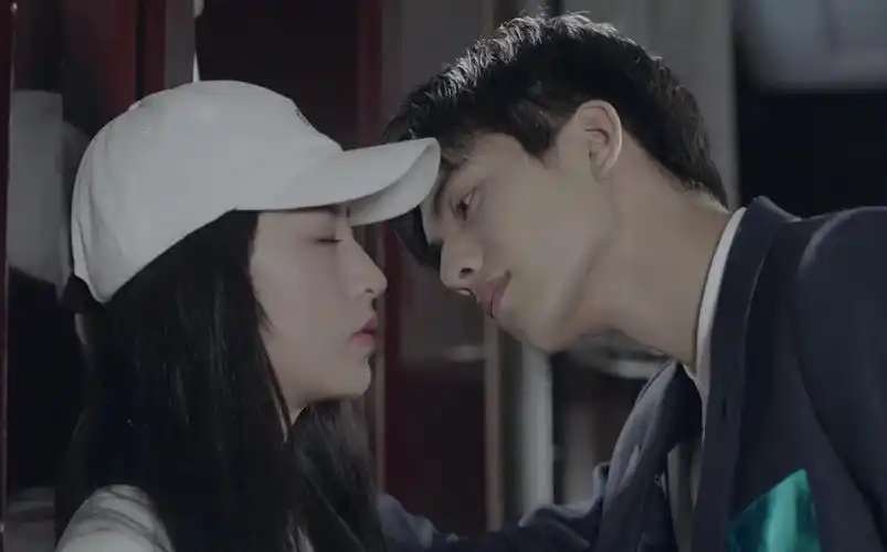 【网剧】《我与你的光年距离》ep16 宋威龙x周雨彤 壁咚_哔哩哔哩 (゜