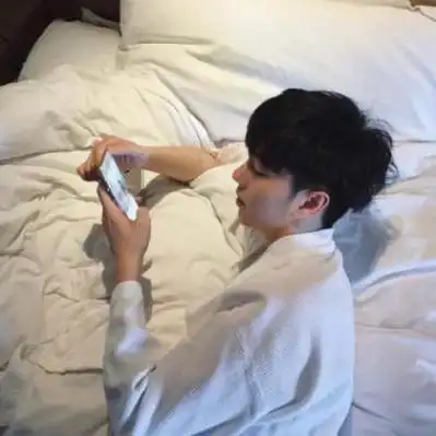 白色衬衫男生头像图片