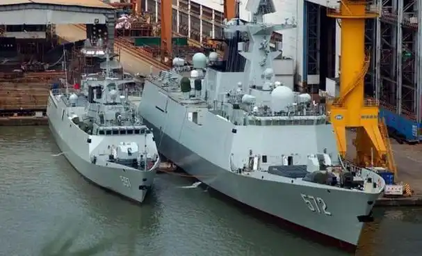 在这个风起云涌的时代,中国军迷们再次被一艘神秘而强大的新型护卫舰
