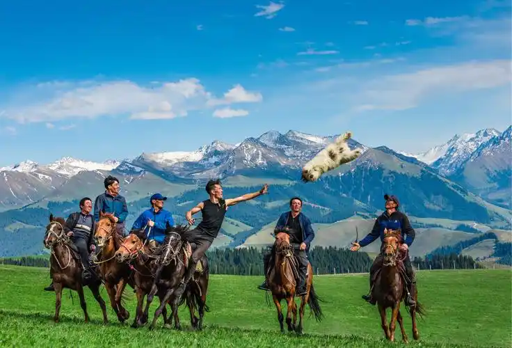 叼羊是哈萨克族人的一项传统的马上游戏