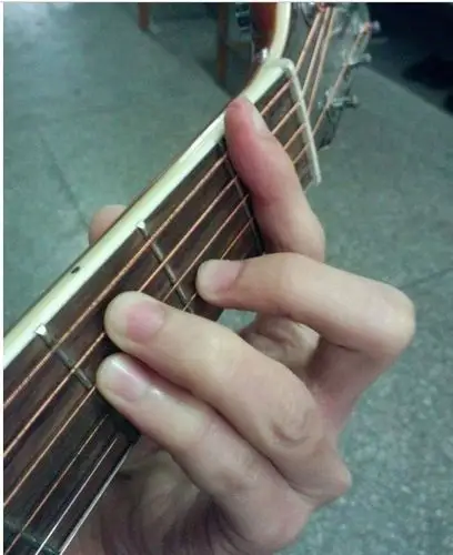 从零起步学吉他如何按住小f和弦