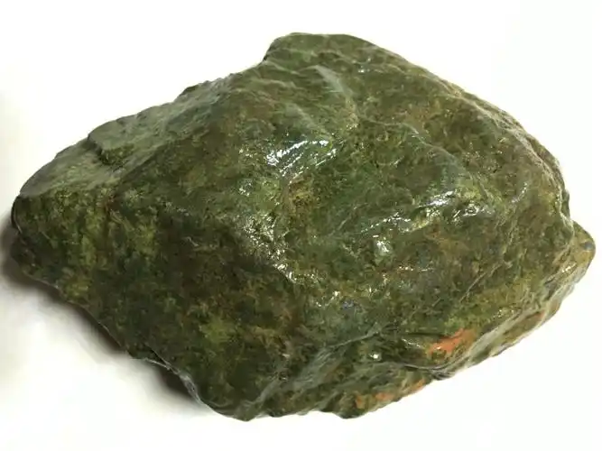 外观非常绿 不透光是什么石头