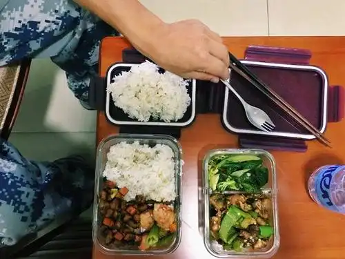 解放军的伙食到底是啥样子?看完就知道,外界传言真夸张