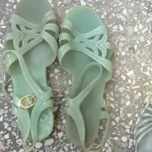 七十年代八十年代女士塑料凉鞋怀旧收藏影视道具一双的价格