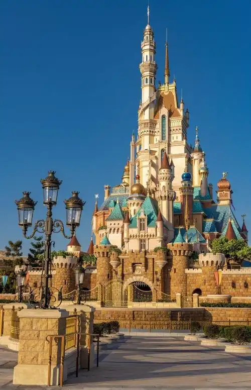 香港迪士尼乐园度假区「奇妙梦想城堡导赏之旅」 欣赏城堡最美打卡位