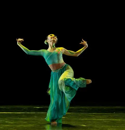 中国古典舞《窑变》舞者:向佳华